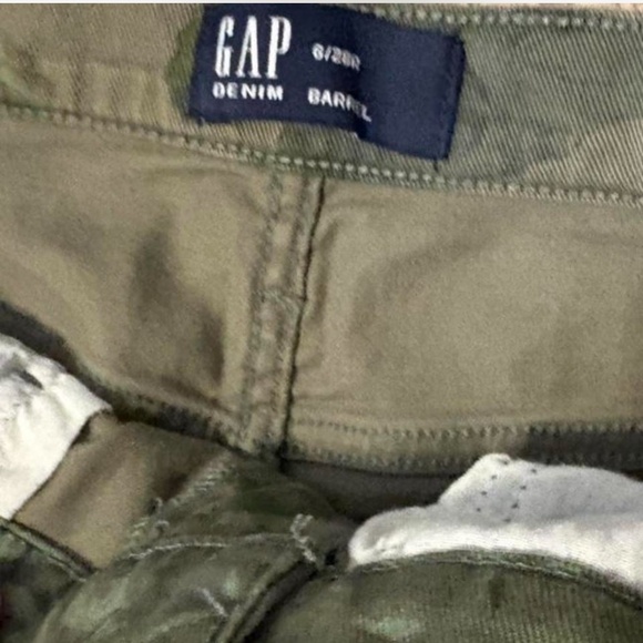 GAP Floral Green Roses Barrel Pants - Picture 5 of 6